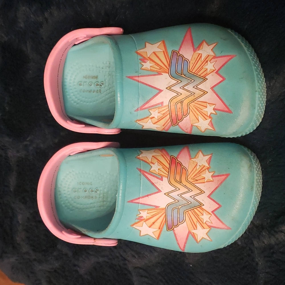 Wonder Woman girls Crocs C10